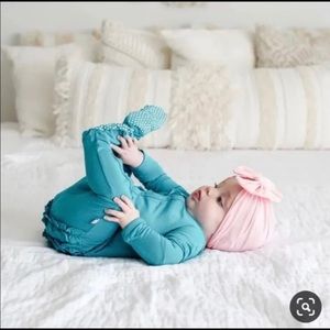 Posh peanut azure blue ruffle